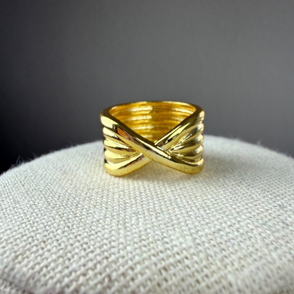 Womens Gold Tone Multi Band Crossover Statement Ring - Picture 6 of 6